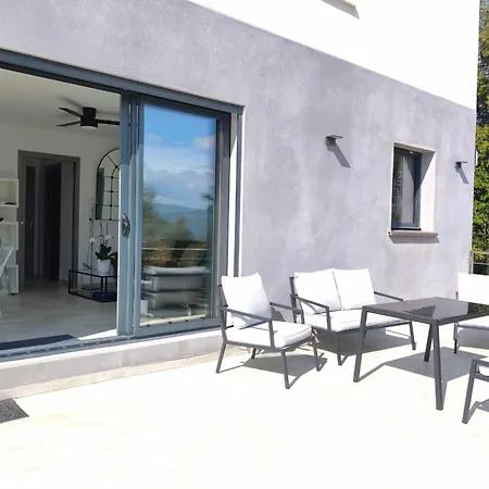 בית נופש 3 With Garden In אז'אקסיו