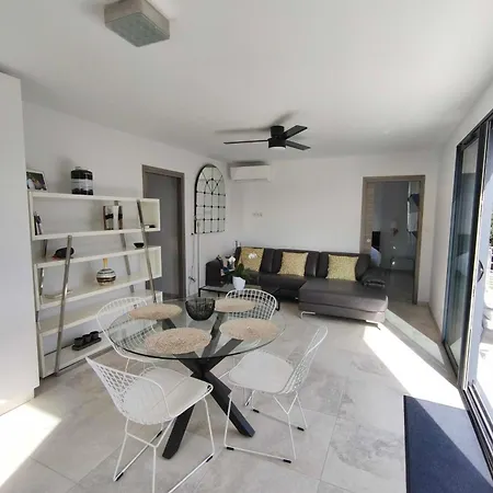 3 With Garden In בית נופש