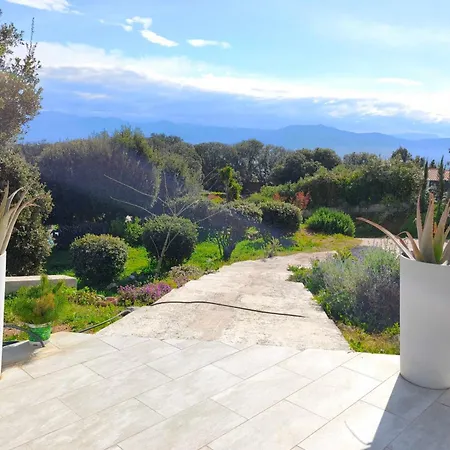 3 With Garden In אז'אקסיו