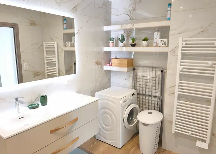 בית נופש 3 With Garden In *