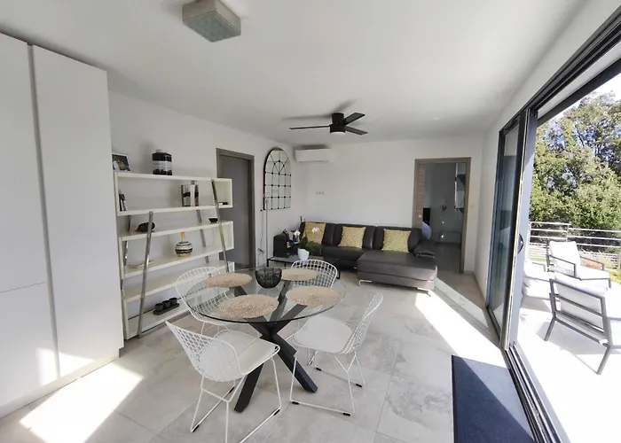 3 With Garden In 度假居